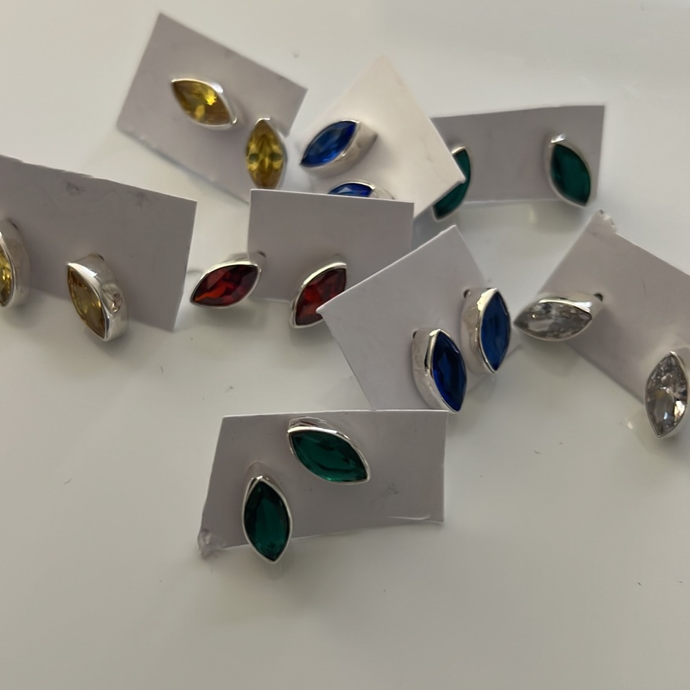 Aretes estilo hoja en diferentes colores todos en plata 925 garantizada